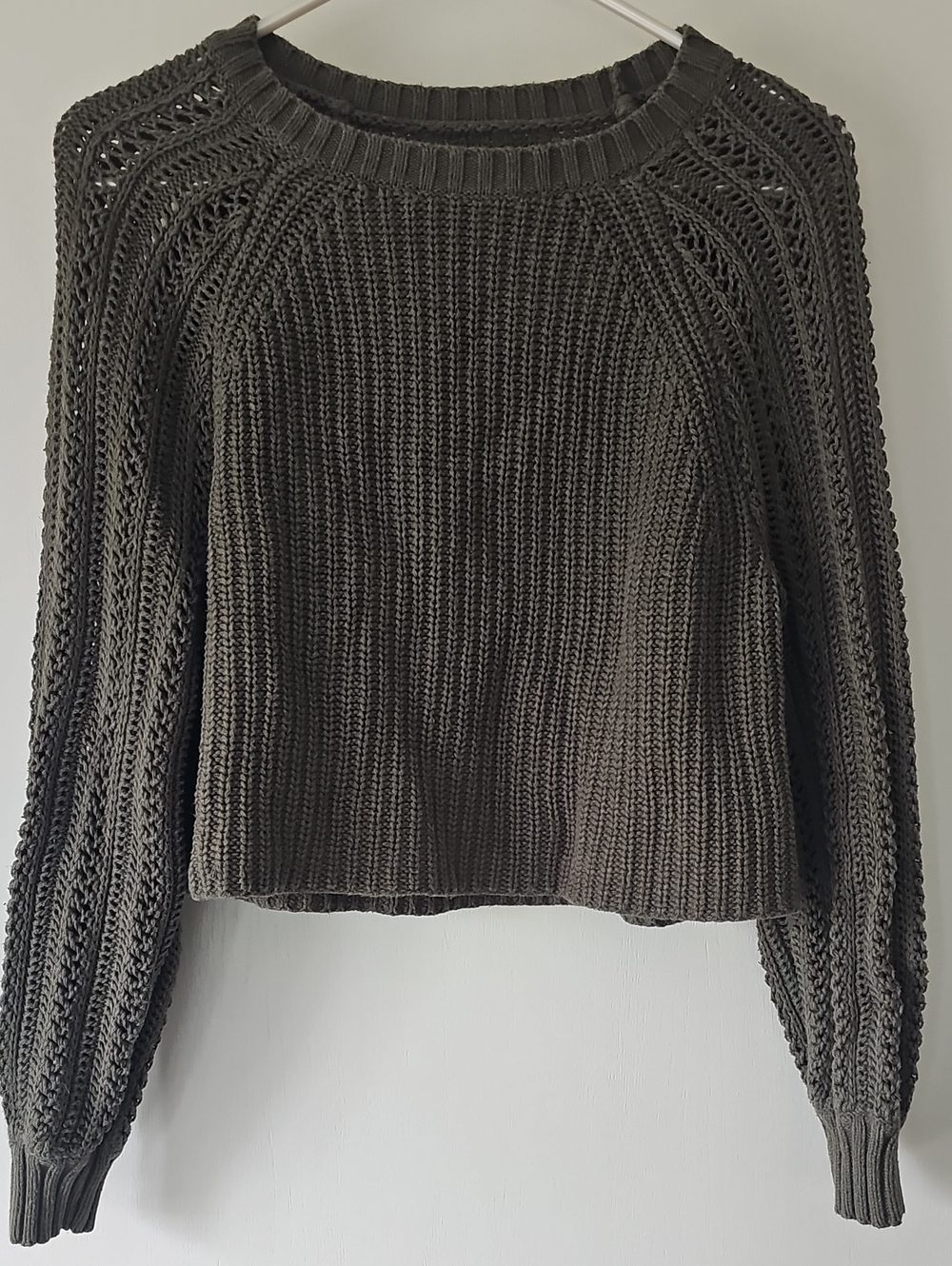 American Eagle Olive Green Chunky Knit Cropped Sweater.